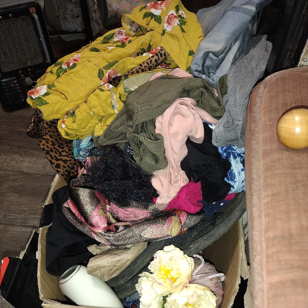 Bundle of random women's and men's and household